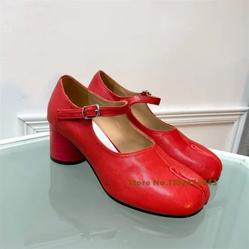 Красные туфли-лодочки с ремешком и пряжкой, черные туфли-ниндзя Tabi, женские Вечерние свадебные Пикантные Босоножки на толстом высоком каблуке Изображение