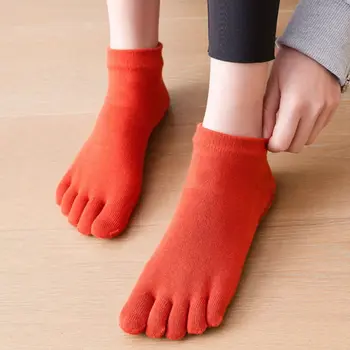 Зимние теплые хлопковые носки Harajuku Унисекс для Йоги, Женские Чулочно-носочные изделия, Нескользящие носки с пятью пальцами, Спортивные носки для фитнеса Изображение