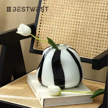 Черно-белая стеклянная ваза с узором в виде зебры, маленький рот, грушевидной формы, ins, мягкое украшение для дома, ваза для гостиной Изображение