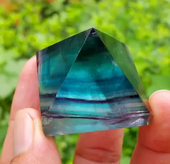 4 см красивая пирамидка Из натурального кристалла флюорита Изображение